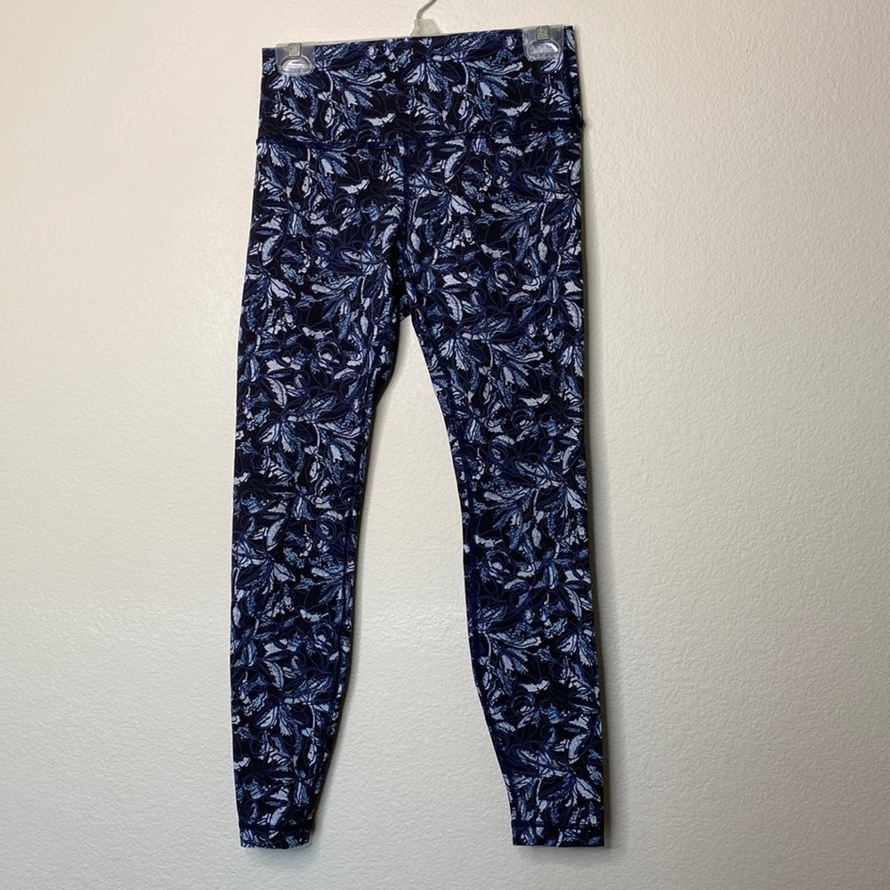Lululemon leggings women’s 8 eight Wunder under black with blue/white designs